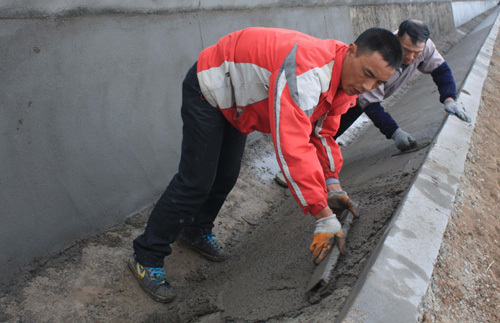 ʩ���ˆT�����M(j��n)�Н���ˮ����