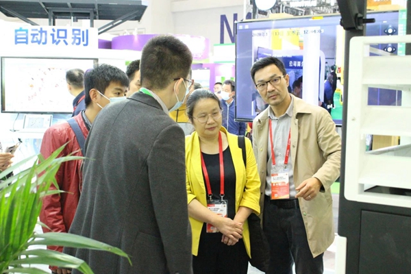 ����ֲ��ֲ�z�������L(zh��ng)���У����������r(n��ng)չλ�˽����͜y(c��)��(b��o)�b��