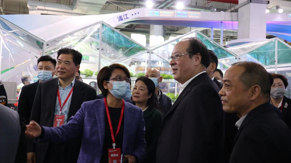     �����r(n��ng)����չʾ�ĳ����r(n��ng)���������ѷNֲ�O(sh��)ʩ���ĸ߶��w�F(xi��n)�������r(n��ng)�����������r(n��ng)���c���O(sh��)���ԈD���R�e���˹����ܼ��g(sh��)����������F(xi��n)���a(ch��n)���ӹ����}�����N��һ�w����(sh��)�ֹ���ģʽ��̽�������������a(ch��n)�������޼�/��ժ�����ܷ֒���������ص��ǻۈ����������я����L���N�۵�ȫ�a(ch��n)�I(y��)��ṩ��(sh��)�ֻ������ܻ��ӳ���������a(ch��n)����Ч�ʡ�